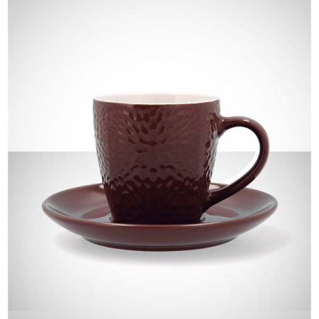 taza y plato de café marrón Bidasoa